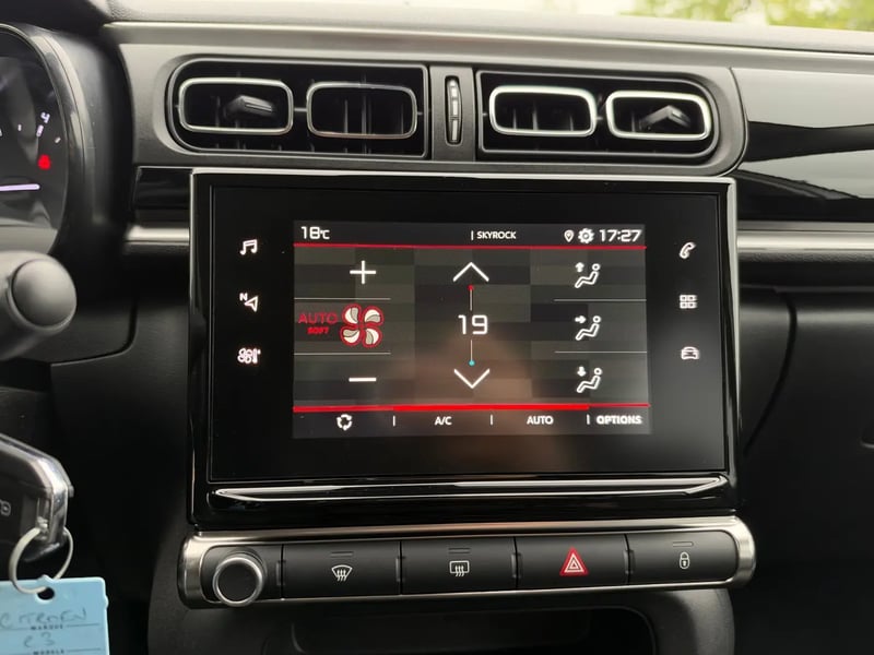 Photo de la voiture CITROEN C3 PureTech 110 ch BVM6 Max