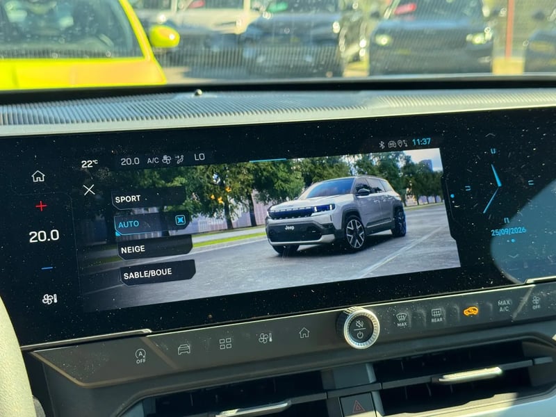 Photo de la voiture JEEP COMPASS 1.2 Turbo T3 145 ch BVR6 e-Hybrid Altitude