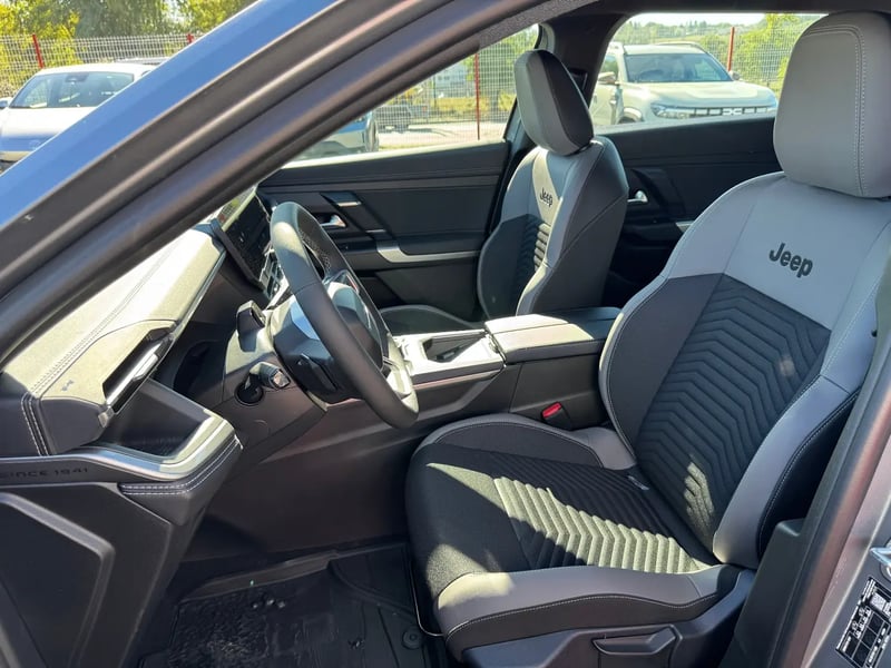 Photo de la voiture JEEP COMPASS 1.2 Turbo T3 145 ch BVR6 e-Hybrid Altitude