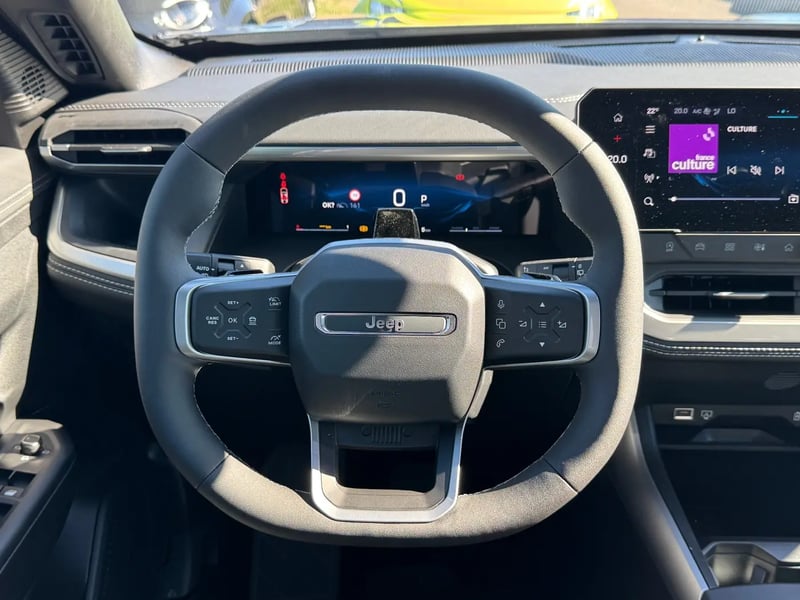 Photo de la voiture JEEP COMPASS 1.2 Turbo T3 145 ch BVR6 e-Hybrid Altitude