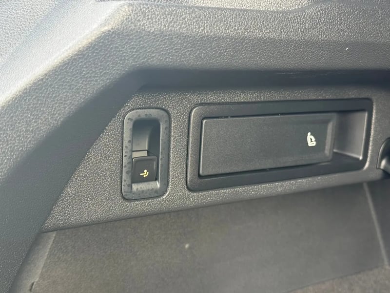 Photo de la voiture VOLKSWAGEN TIGUAN 2.0 TDI 150ch DSG7 R-Line