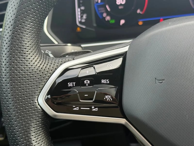 Photo de la voiture VOLKSWAGEN TIGUAN 2.0 TDI 150ch DSG7 R-Line