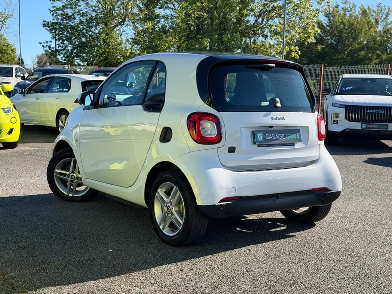 Photo de la voiture SMART FORTWO COUPE EQ 82 ch Passion