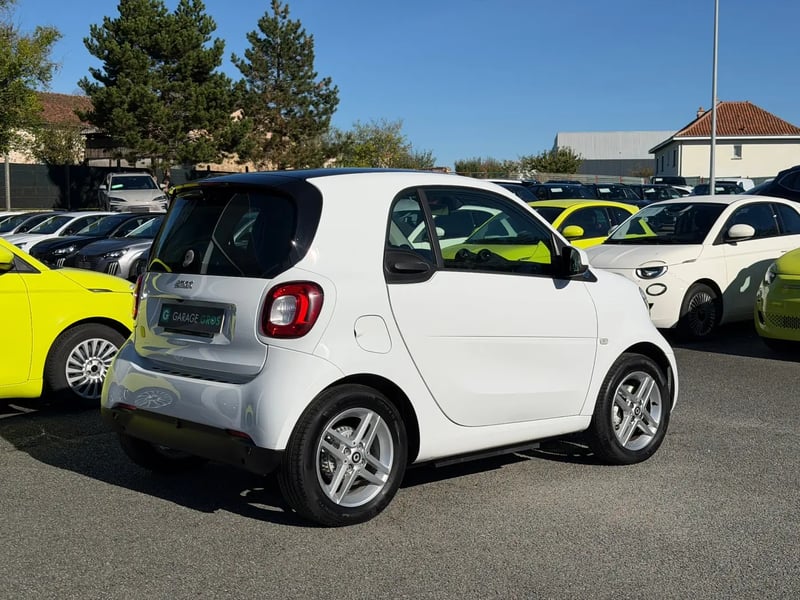 Photo de la voiture SMART FORTWO COUPE EQ 82 ch Passion