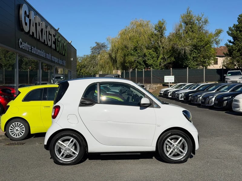 Photo de la voiture SMART FORTWO COUPE EQ 82 ch Passion