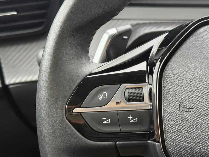 Photo de la voiture PEUGEOT 208 Hybrid 100 e-DCS6 Style