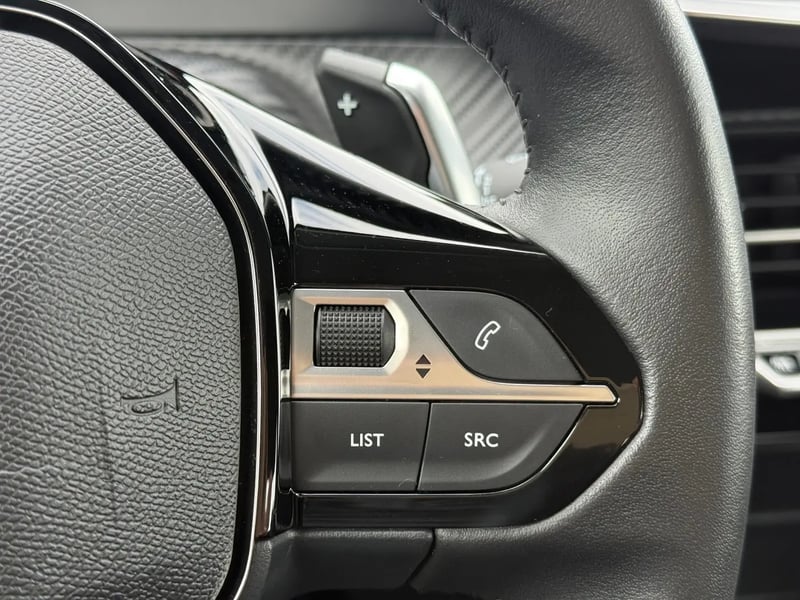 Photo de la voiture PEUGEOT 208 Hybrid 100 e-DCS6 Style