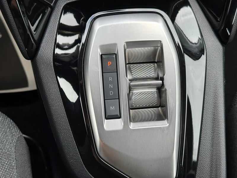 Photo de la voiture PEUGEOT 208 Hybrid 100 e-DCS6 Style