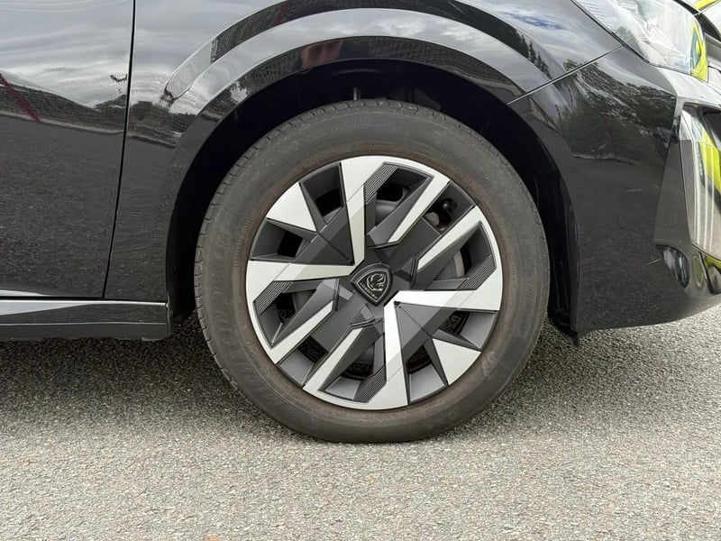 Photo de la voiture PEUGEOT 208 Hybrid 100 e-DCS6 Style