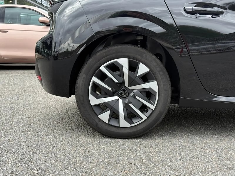 Photo de la voiture PEUGEOT 208 Hybrid 100 e-DCS6 Style