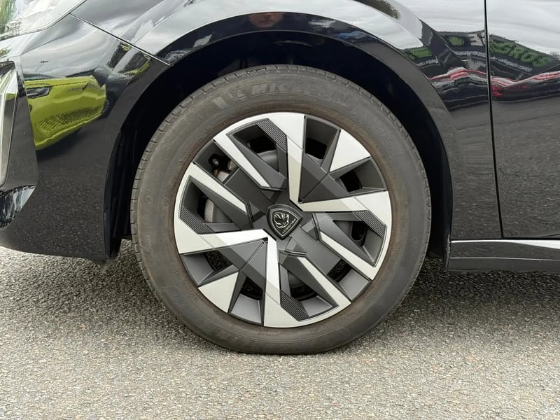 Photo de la voiture PEUGEOT 208 Hybrid 100 e-DCS6 Style
