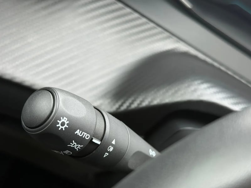 Photo de la voiture PEUGEOT 208 Hybrid 100 e-DCS6 Style