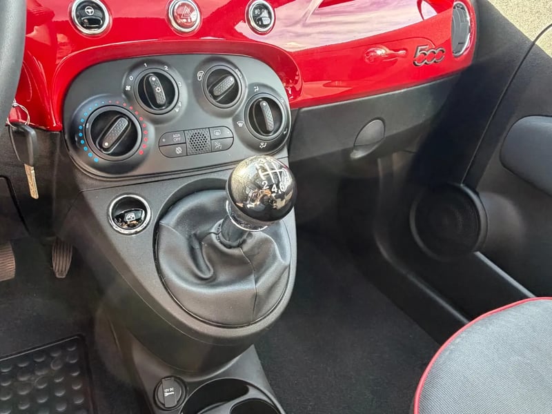 Photo de la voiture FIAT 500 SERIE 9 EURO 6D-FULL 1.0 70 ch Hybride BSG S/S (RED)