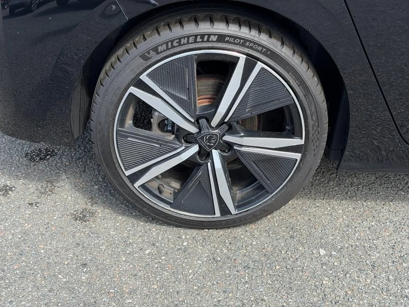 Photo de la voiture PEUGEOT 308 BlueHDi 130ch S&S EAT8 GT