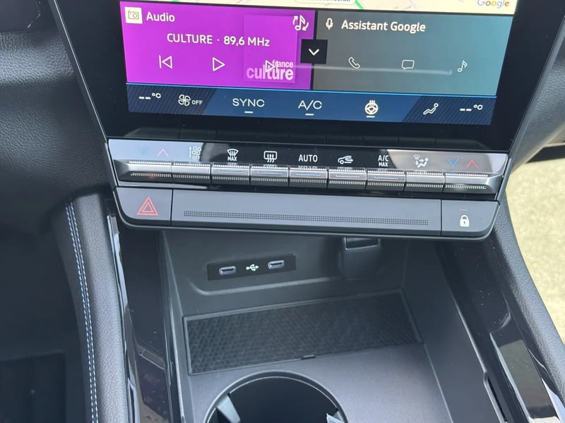 Photo de la voiture RENAULT ESPACE VI E-Tech full hybrid 200 GSR2 esprit Alpine