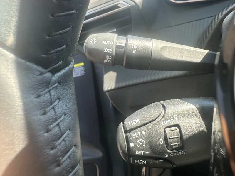 Photo de la voiture PEUGEOT 208 100 S&S BVM6 Allure