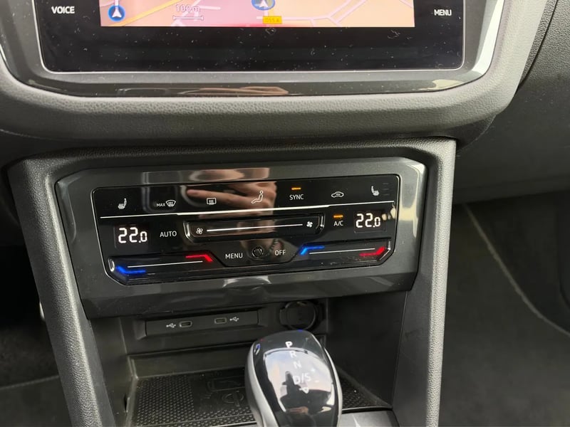Photo de la voiture VOLKSWAGEN TIGUAN 1.5 TSI 150ch DSG7 R-Line