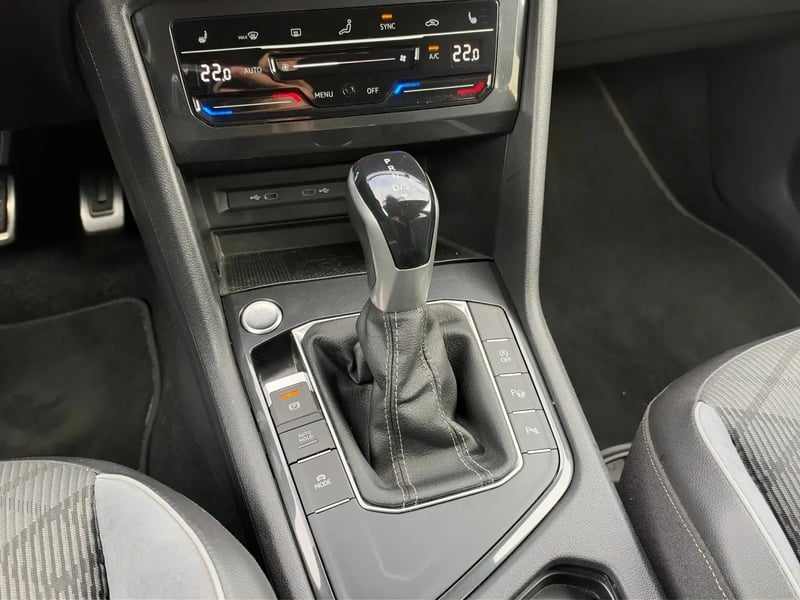 Photo de la voiture VOLKSWAGEN TIGUAN 1.5 TSI 150ch DSG7 R-Line