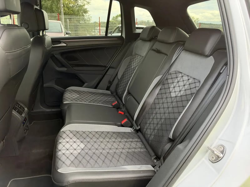 Photo de la voiture VOLKSWAGEN TIGUAN 1.5 TSI 150ch DSG7 R-Line