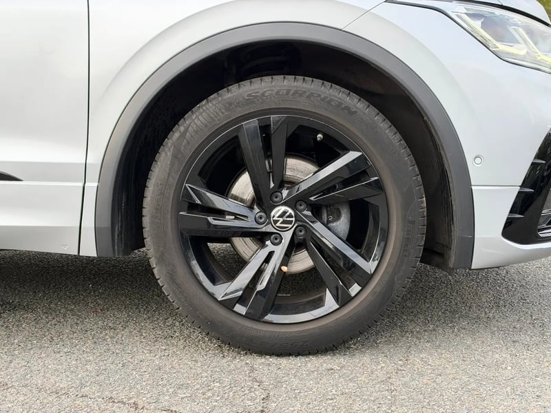 Photo de la voiture VOLKSWAGEN TIGUAN 1.5 TSI 150ch DSG7 R-Line