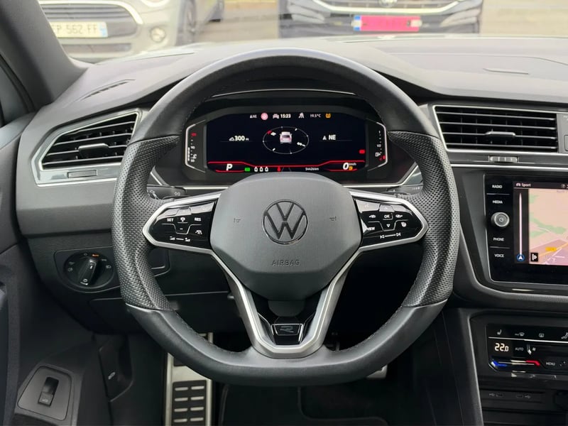 Photo de la voiture VOLKSWAGEN TIGUAN 1.5 TSI 150ch DSG7 R-Line