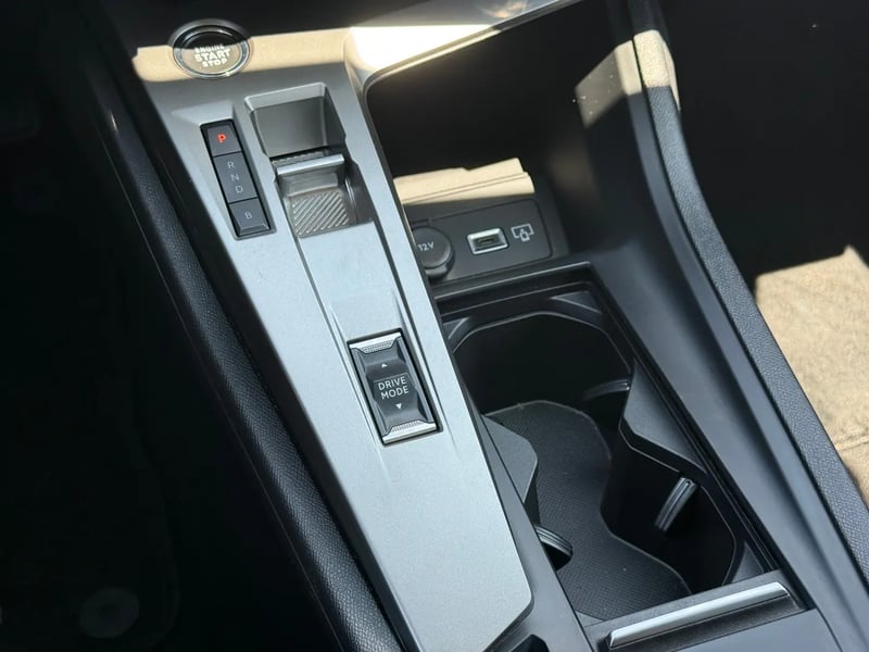 Photo de la voiture PEUGEOT 308 ELECTRIQUE 54 kWh 156ch Style