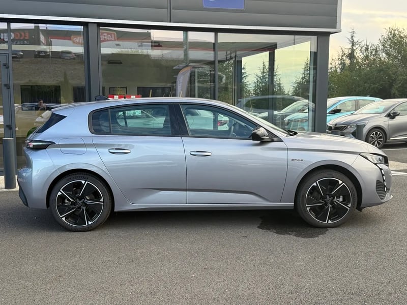 Photo de la voiture PEUGEOT 308 ELECTRIQUE 54 kWh 156ch Style
