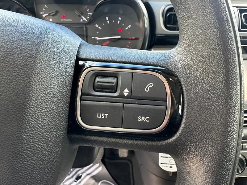 Photo de la voiture CITROEN C3 PureTech 83 S&S BVM5 YOU!