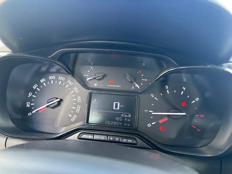 Photo de la voiture CITROEN C3 PureTech 83 S&S BVM5 YOU!