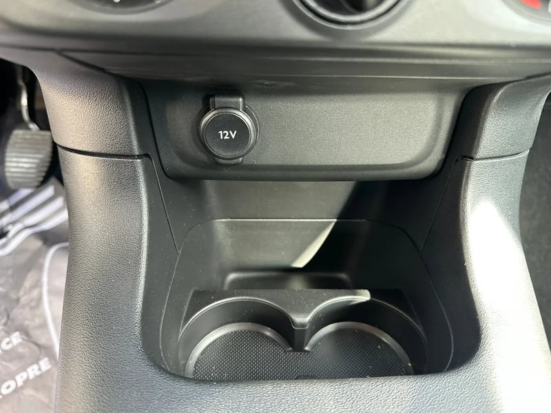 Photo de la voiture CITROEN C3 PureTech 83 S&S BVM5 YOU!