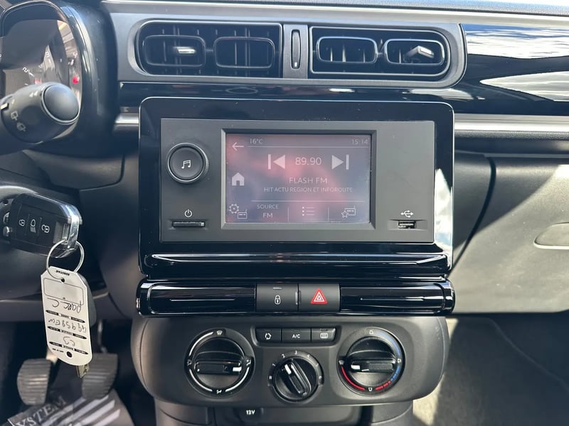 Photo de la voiture CITROEN C3 PureTech 83 S&S BVM5 YOU!