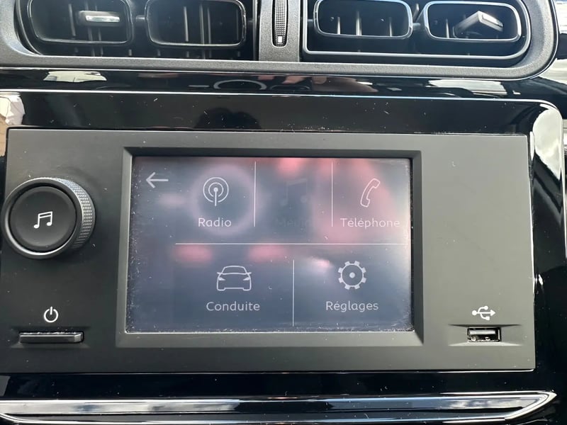 Photo de la voiture CITROEN C3 PureTech 83 S&S BVM5 YOU!
