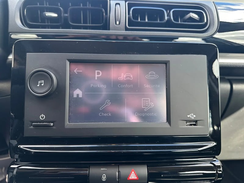 Photo de la voiture CITROEN C3 PureTech 83 S&S BVM5 YOU!