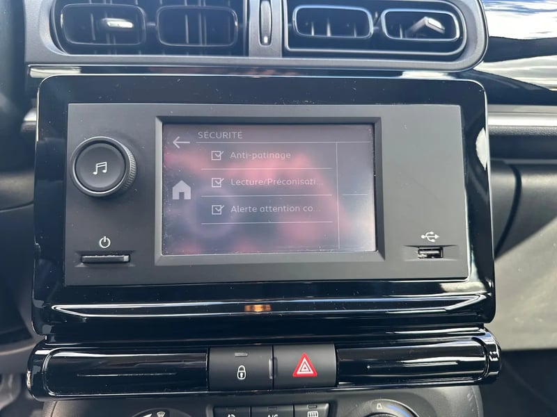Photo de la voiture CITROEN C3 PureTech 83 S&S BVM5 YOU!