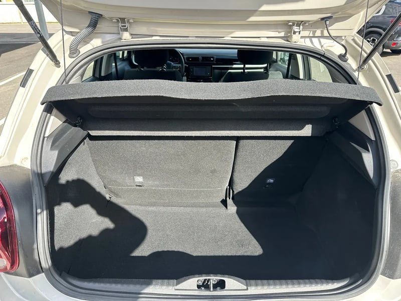 Photo de la voiture CITROEN C3 PureTech 83 S&S BVM5 YOU!