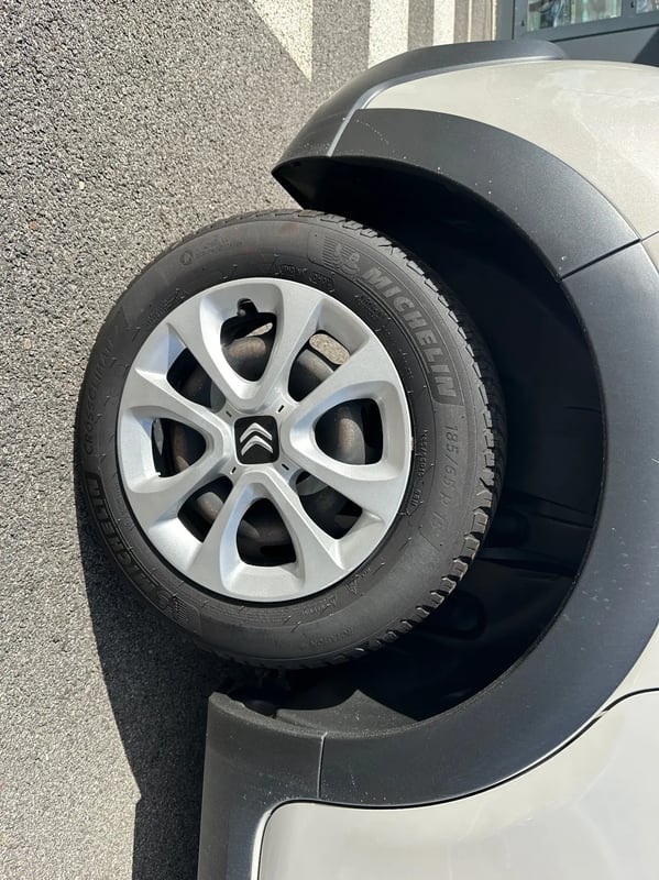 Photo de la voiture CITROEN C3 PureTech 83 S&S BVM5 YOU!