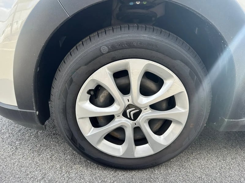 Photo de la voiture CITROEN C3 PureTech 83 S&S BVM5 YOU!