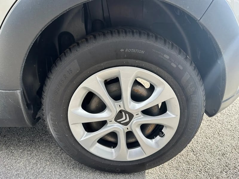 Photo de la voiture CITROEN C3 PureTech 83 S&S BVM5 YOU!