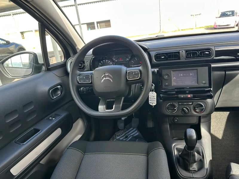 Photo de la voiture CITROEN C3 PureTech 83 S&S BVM5 YOU!