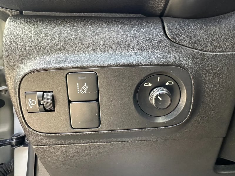 Photo de la voiture CITROEN C3 PureTech 83 S&S BVM5 YOU!