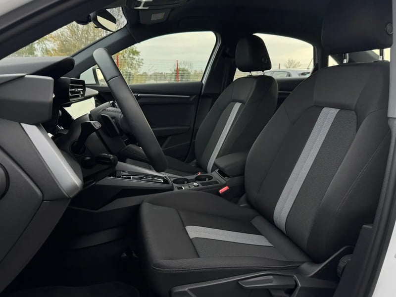 Photo de la voiture AUDI A3 BERLINE TFSI Mild Hybrid 116 S tronic 7 Design