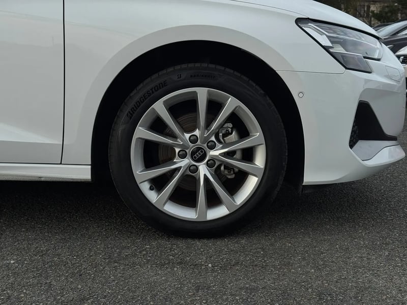 Photo de la voiture AUDI A3 BERLINE TFSI Mild Hybrid 116 S tronic 7 Design