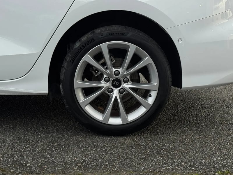 Photo de la voiture AUDI A3 BERLINE TFSI Mild Hybrid 116 S tronic 7 Design