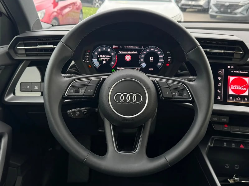 Photo de la voiture AUDI A3 BERLINE TFSI Mild Hybrid 116 S tronic 7 Design
