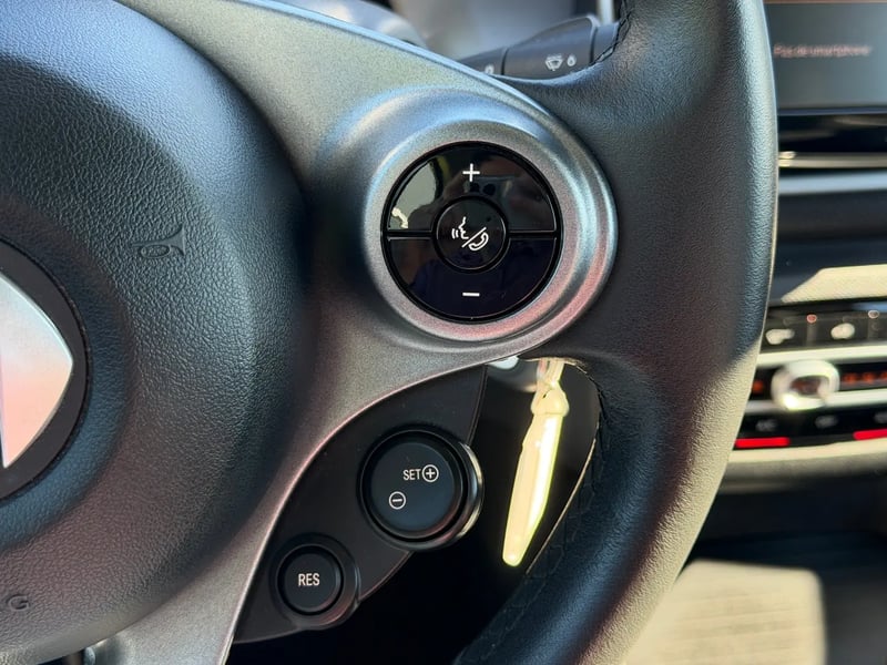 Photo de la voiture SMART FORTWO COUPE EQ 82 ch Passion