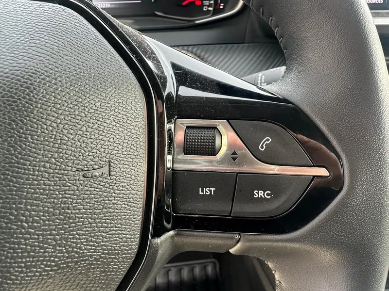 Photo de la voiture PEUGEOT 208 PureTech 75 S&S BVM5 Active Pack