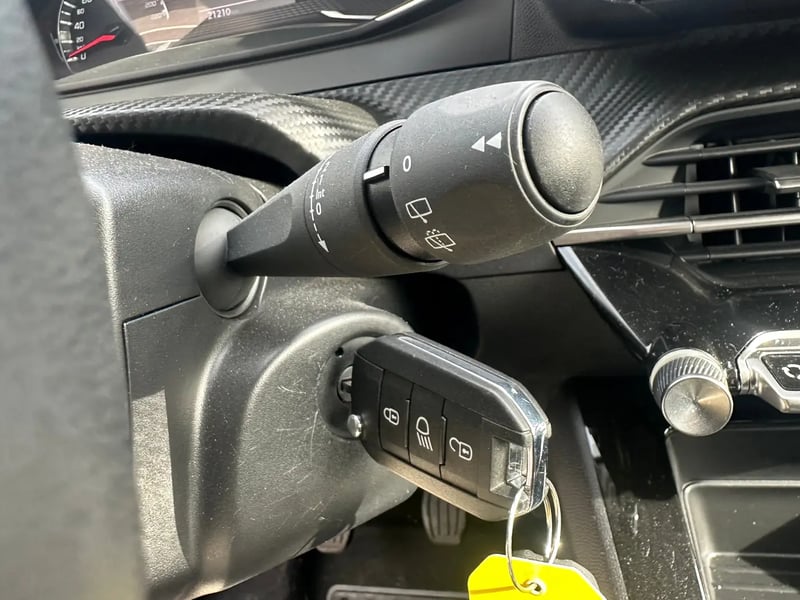 Photo de la voiture PEUGEOT 208 PureTech 75 S&S BVM5 Active Pack