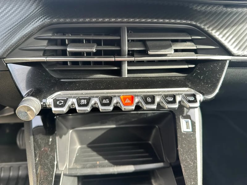 Photo de la voiture PEUGEOT 208 PureTech 75 S&S BVM5 Active Pack