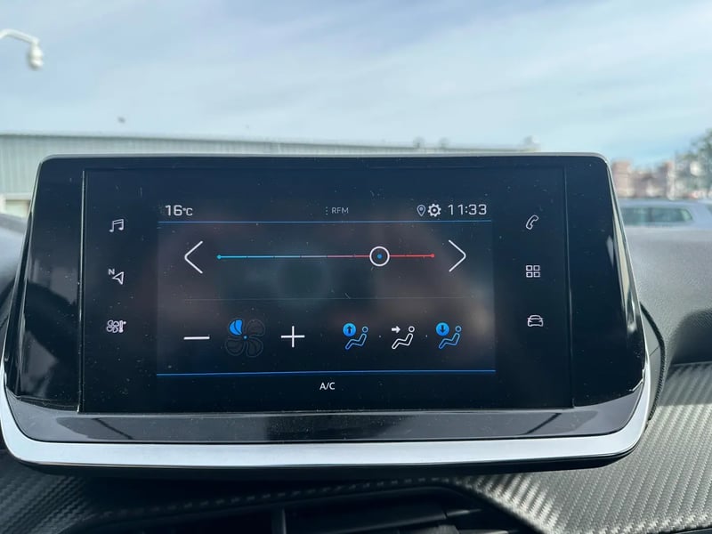 Photo de la voiture PEUGEOT 208 PureTech 75 S&S BVM5 Active Pack