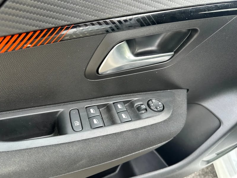 Photo de la voiture PEUGEOT 208 PureTech 75 S&S BVM5 Active Pack